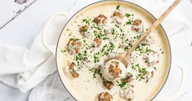 طريقة عمل كريمة الباذنجان المشوي مع كرات اللحم