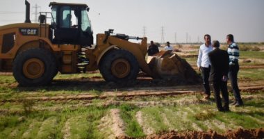 صور .. حملة مكبرة لإزالة التعديات على أراضى أملاك الدولة بقرية أبوجندير بالفيوم