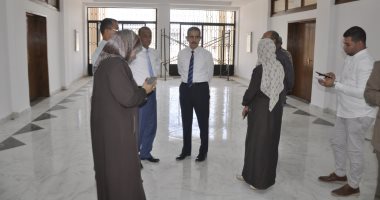 صور.. رئيس جامعة قناة السويس يتفقد مبنى الأنشطة الطلابية