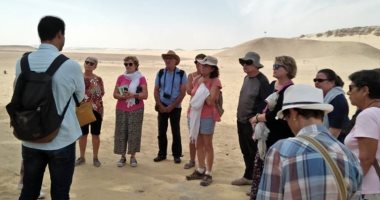 صور.. وفود سياحية من 3 دول تزور المناطق الأثرية بالمنيا