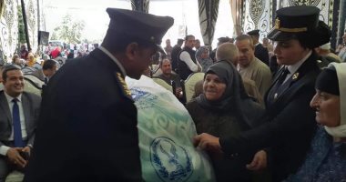 توزيع حلوى المولد وبطاطين على المواطنين فى احتفاليه لمديرية أمن الغربية 