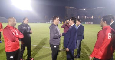 صور.. وزير الرياضة يزور المنتخب الوطنى ببرج العرب قبل مواجهة كينيا