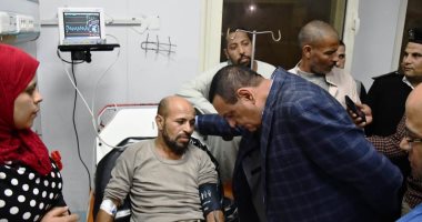 صور.. محافظ البحيرة يزور مصابى حريق خط البترول بمستشفى إيتاى البارود