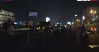  شاهد.."سكاى نيوز" متظاهرون لبنانيون يقطعون الطرقات اعتراضاً على كلمة "عون"