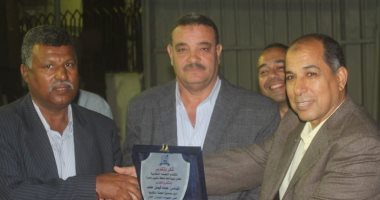 هيئة نظافة الجيزة تكرم أحد العاملين لبلوغه سن المعاش