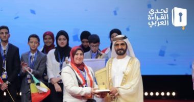حاكم دبى مهنئا المشرفة المتميزة بتحدى القراءة: الأمم التى تقرأ تتقدم 