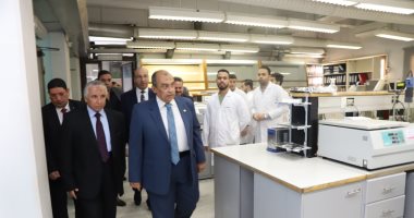 صور.. وزير الزراعة يفتتح تطوير معمل متبقيات المبيدات والعناصر الثقيلة فى الأغذية