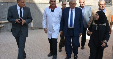 محافظ الدقهلية خلال جولته بمستشفى المنزلة: توفير كافة أنواع الأدوية للمرضى 