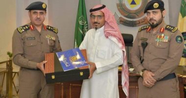 تكريم 4 موظفين أنقذوا عائلة جرفت السيول سيارتها فى السعودية 