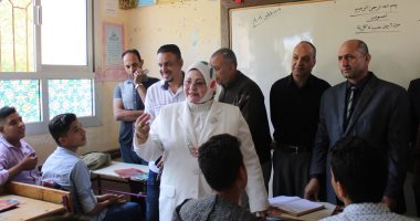 "وكيل تعليم كفر الشيخ " تناقش الطلاب فى الهجرة غير الشرعية والمشروعات القومية
