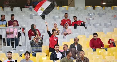 شاهد.. الجماهير تؤازر المنتخب الوطني أمام كينيا 