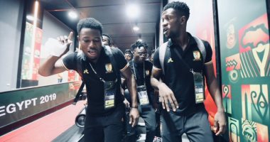 مصر ضد الكاميرون.. غناء ورقص منتخب الأسود لحظة وصولهم لاستاد القاهرة