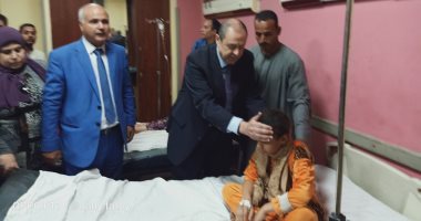 صور.. مساعد وزير الصحة للطب الوقائى يتفقد مصابى التسمم الغذائى ببنى سويف