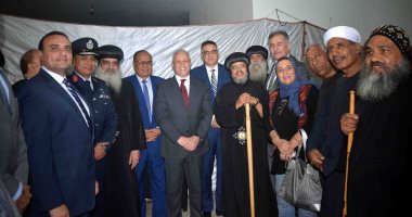 صور.. محافظ الأقصر ومساعد وزير الداخلية ومدير الأمن يقدمون التهنئة للأقباط  بدير مارجرجس بجبل الرزيقات