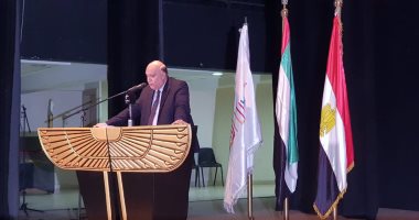 صور.. سكرتير مساعد الأقصر يشهد افتتاح الدورة الرباعة لمهرجان الشعر العربى