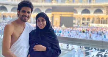 حمدى المرغنى يدعو لزوجته ومولوده أمام الحرم المكى