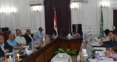 محافظ المنيا: تشكيل لجنة لبحث استبدال تراخيص سيارات نقل الركاب بميكروباص