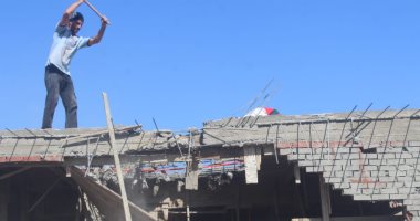 التنمية المحلية تستجيب لشكوى مواطن وتزيل طوابق مخالفة بعقار فى حدائق القبة