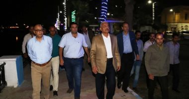 محافظ السويس يتفقد الكورنيش القديم واللوحات الجدارية بطريق ناصر‎
