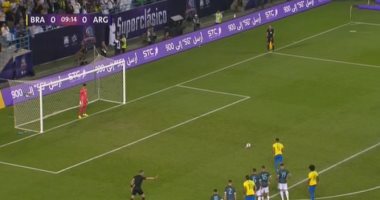 البرازيل ضد الأرجنتين.. خيسوس يهدر ركلة جزاء فى الدقيقة 10 "فيديو"