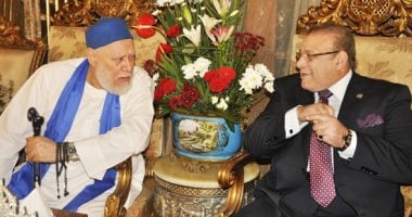صور.. "صالون المحور" يحتفى بالمولد النبوى.. الدكتور حسن راتب يتحدث عن عظمة رسول الله وضرورة الاقتداء بهديه .. ويؤكد: النبى جاء بمدخلات ضعيفة وخرج بمخرجات عظيمة.. والشيخ على جمعة: آل بيت النبى محمد 40 مليون الآن
