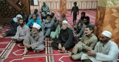 صور .. ندوات إرشادية عن المحاصيل الشتوية ومكافحة سوسة النخيل بمساجد الداخلة