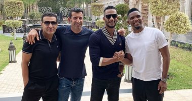 شاهد.. محمد رمضان يجمع إيتو ولويس فيجو فى صورة بالمغرب