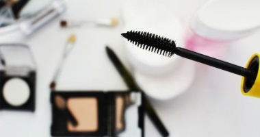 8 حيل مكياج ذكية جربيها دلوقتى.. جددى الماسكارا القديمة وارسمى الآيلاينر باحترافية