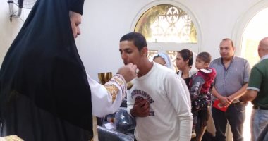 مطران الجيزة للكاثوليك يترأس أول صلاة قداس بكنيسة "ابنى بيتك" الجديدة 