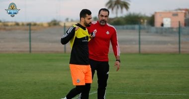 شاهد لحظة مغادرة عبد الله السعيد مران معسكر بيراميدز بالمغرب للإصابة