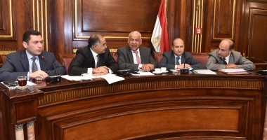 البرلمان يفتح ملف مصانع "بير السلم".. طارق متولى فى طلب إحاطة: خطر يُهدد حياة المواطنين.. الرقابة الصناعية: لا يوجد حصر بعددها.. الصحة: ضبط 10 مصانع و67 مخزن أدوية غير مُرخصة.. و11500 منشأة لتصنيع الأغذية