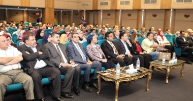 " البيئة " تكرم العاملين فى إدارة منظومة مواجهة نوبات تلوث الهواء 