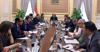 يوم القرارات الهامة للحكومة.. إطلاق القمر الصناعى المصرى"طيبة1"غدا وإنشاء مجلس للذكاء الإصطناعى.. وإعلان"قائمة بيضاء" من الشركات للاستفادة من مزايا الإفراج بنظام "المسار الأخضر" بالموانئ والمنافذ الجمركية