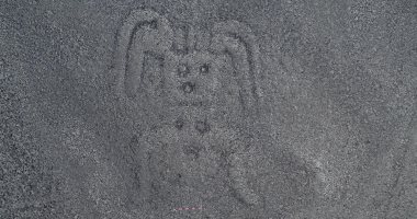صور.. علماء يعثرون على 143 رسما جيوجليف على هضبة نازكا فى بيرو