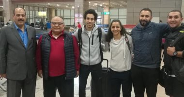 عاصم خليفة يستقبل طارق مؤمن بعد التتويج ببطولة العالم للاسكواش.. صور