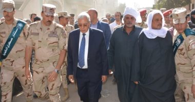 محافظ الدقهلية يتقدم جنازة الشهيد أحمد السيد ويطلق اسمه على مدرسة إعدادى