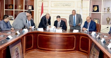 محافظ بنى سويف يوقع بروتوكول تعاون مع الهيئة القومية لتنفيذ مشروع الصرف الصحى