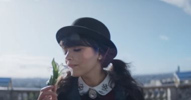 كلمات وفيديو وصور.. إنديلا تطلق كليب جديد يحمل اسم Parle à ta tête