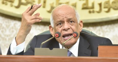 رئيس النواب ييدى تعجبه من إعادة الحكومة للمصريين العاملين بالخارج