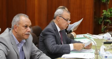 محافظ قنا: اللقاء الأسبوعى تلقى 300 طلب وشكوى من المواطنين ويتم فحصها