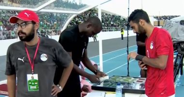 لماذا بدأ منتخب مصر الشوط الثانى أمام جزر القمر بـ"10 لاعبين"؟!