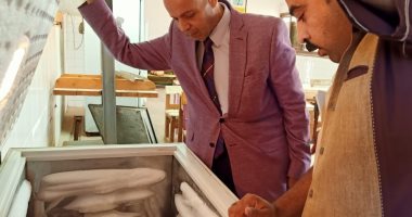 سحب عينات منتجات منفذ مدرسة الزراعة بالحسينية لبيان صلاحتيها للاستخدام الآدمى