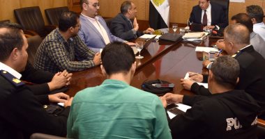 محافظة الأقصر تبحث خطط التوسع بمنظومة كاميرات المراقبة لتغطية الشوارع والميادين