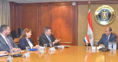وزير التجارة والصناعة يبحث مع وفد حكومى أمريكى تعزيز التعاون الاقتصادى 