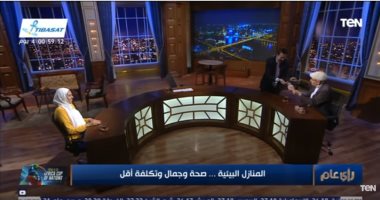 فيديو.. "ربنا خلقنا من طين".. أستاذ هندسة بيئية يطلب تذوق الطين على الهواء