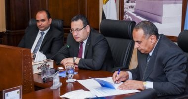 صور.. محافظ الإسكندرية يتابع مشروعات الصرف الصحى والاستعداد للنوات القادمة