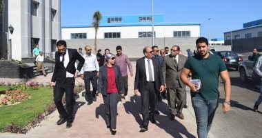 صور.. رئيس هيئة التنمية الصناعية يتفقد المجمع الصناعى بالغردقة