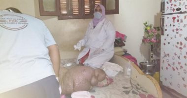 فريق طبي ينتقل لمنزل مريضة فلاريا لتقديم العلاج اللازم لها 