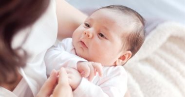 من الأحق بتسمية المولود هل هو الأب أو الأم؟..أعرف رأى الشرع