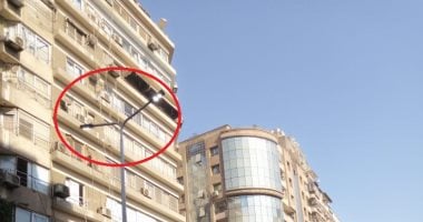 أعمدة الإنارة مضاءة فى وقت النهار.. شكوى مواطن من شارع مصدق بالدقى